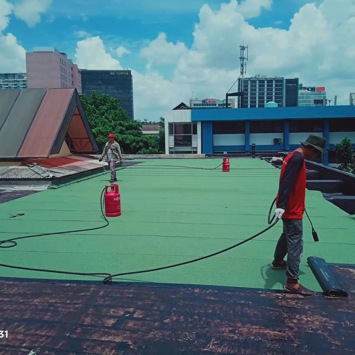 Proyek waterproofing pada gedung apartemen bertingkat tinggi